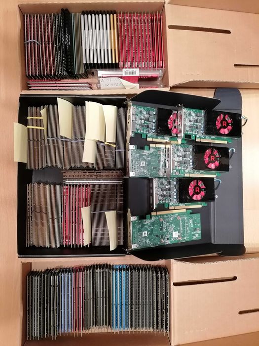 Pamięci RAM DDR4 oraz DDR3 różne pojemności + RADEON tylko jako całość