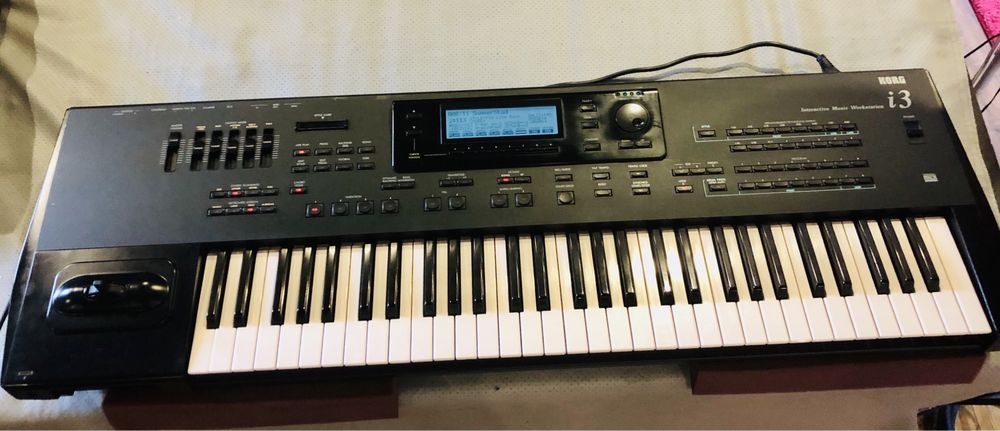 Korg i3 - Workstation - anos 90