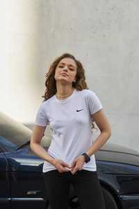 Футболка жіноча Nike біла