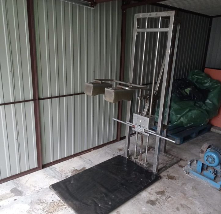 Maszyna przysiady suwnica wyciąg