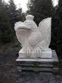 Rzeźba orła z kamienia, piaskowca