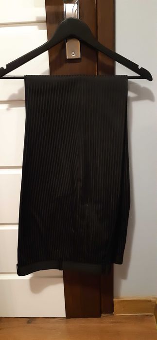 Garnitur męski czarny prążki L jak nowy 3 częściowy