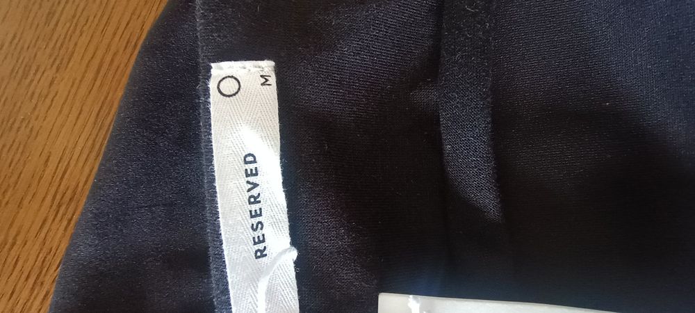 Welurowa sukienka damska Reserved