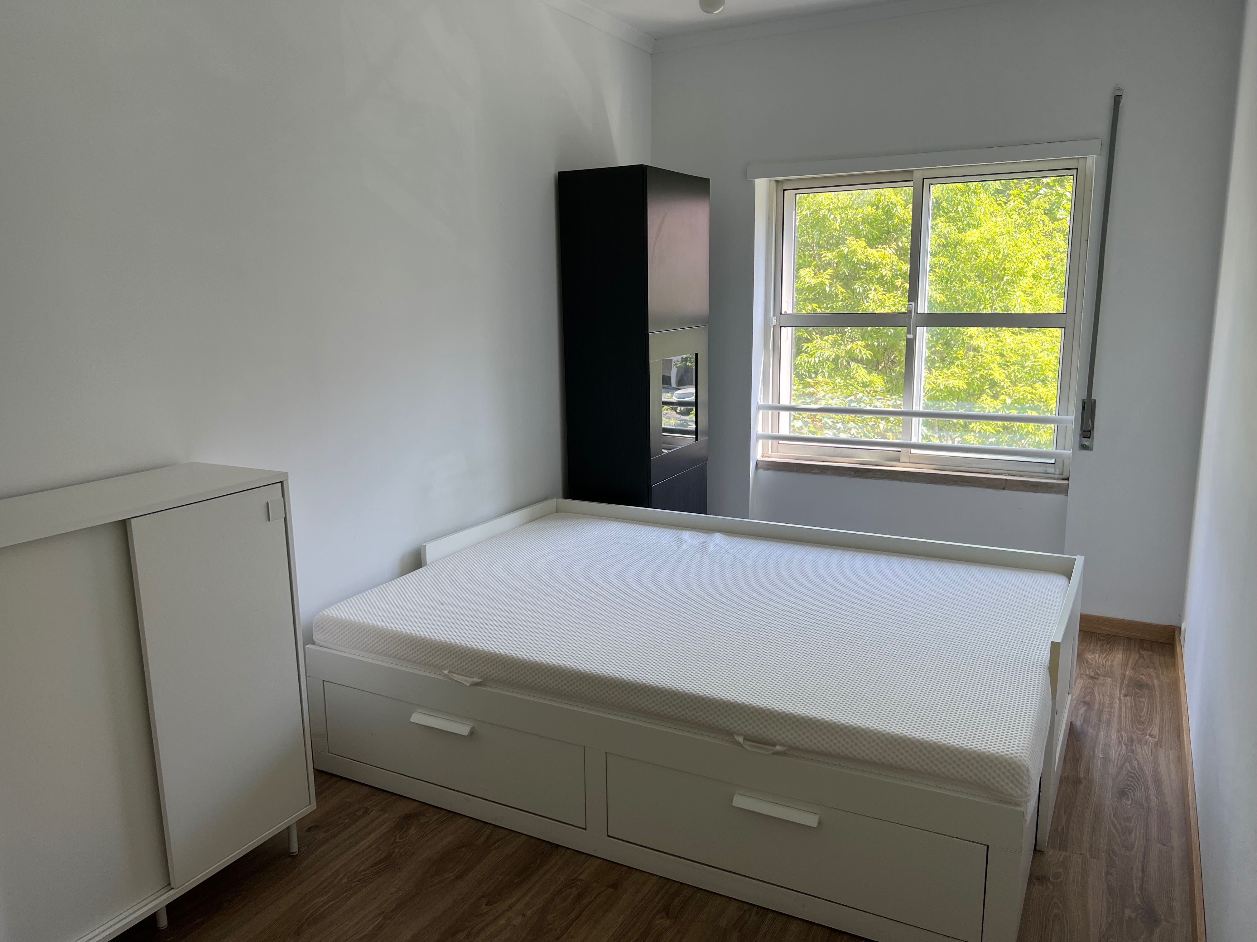 Arrenda-se Apartamento T2 , mobilado e c/garagem em Telheiras, Lisboa