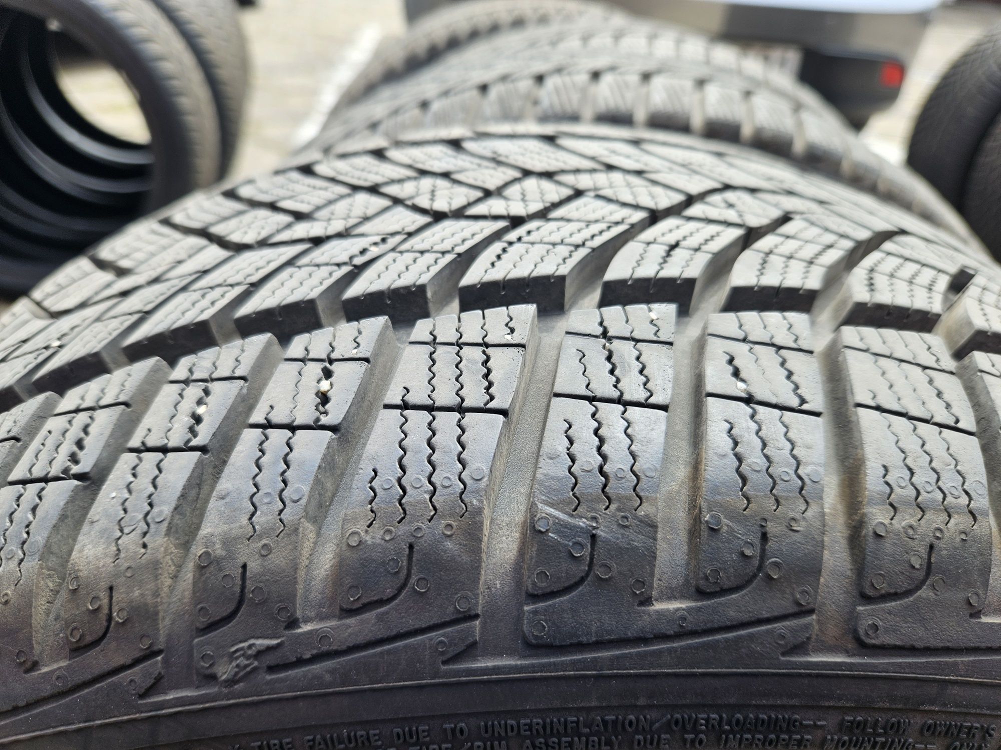 Opony zimowe Goodyear 225/40/18 rok 21 Okazja