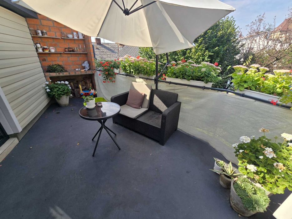 Будинок-лофт з власним гаражем   в історичному центрі Ужгорода