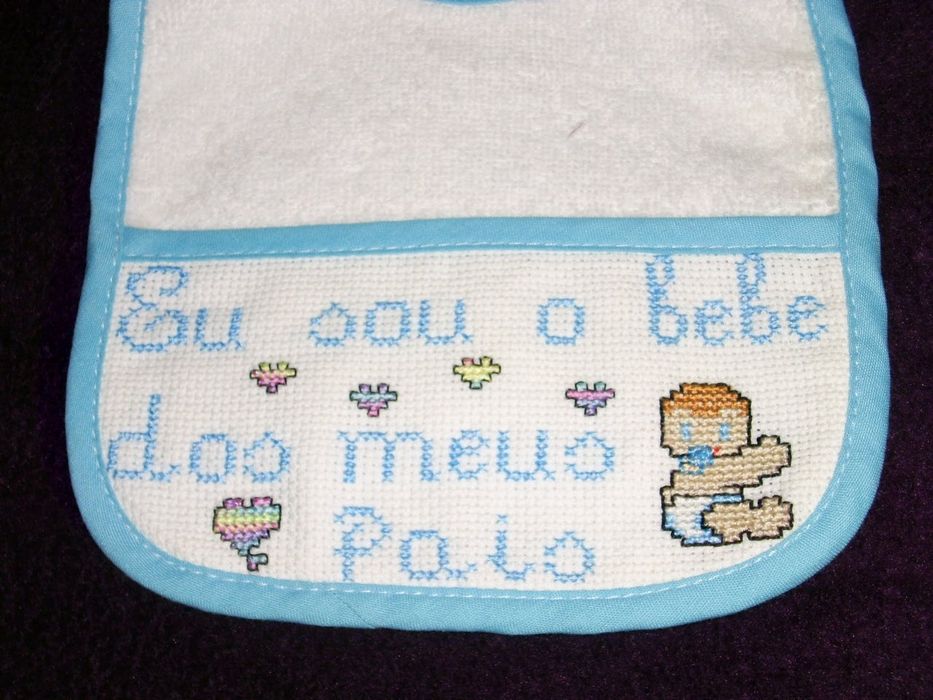 Faço Ponto de cruz entre outros trabalhos