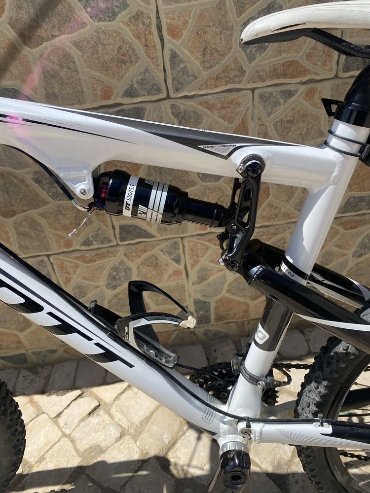 bicicleta btt dupla suspensão scott