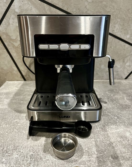 Ekspres kolbowy ze spieniaczem mleka