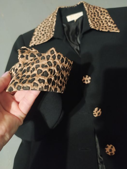 жіночий діловий костюм  для бізнесу