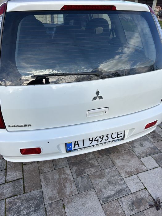 Ціну знижено! Продається надійний сімейний автомобіль Мітсубісі Ланцер