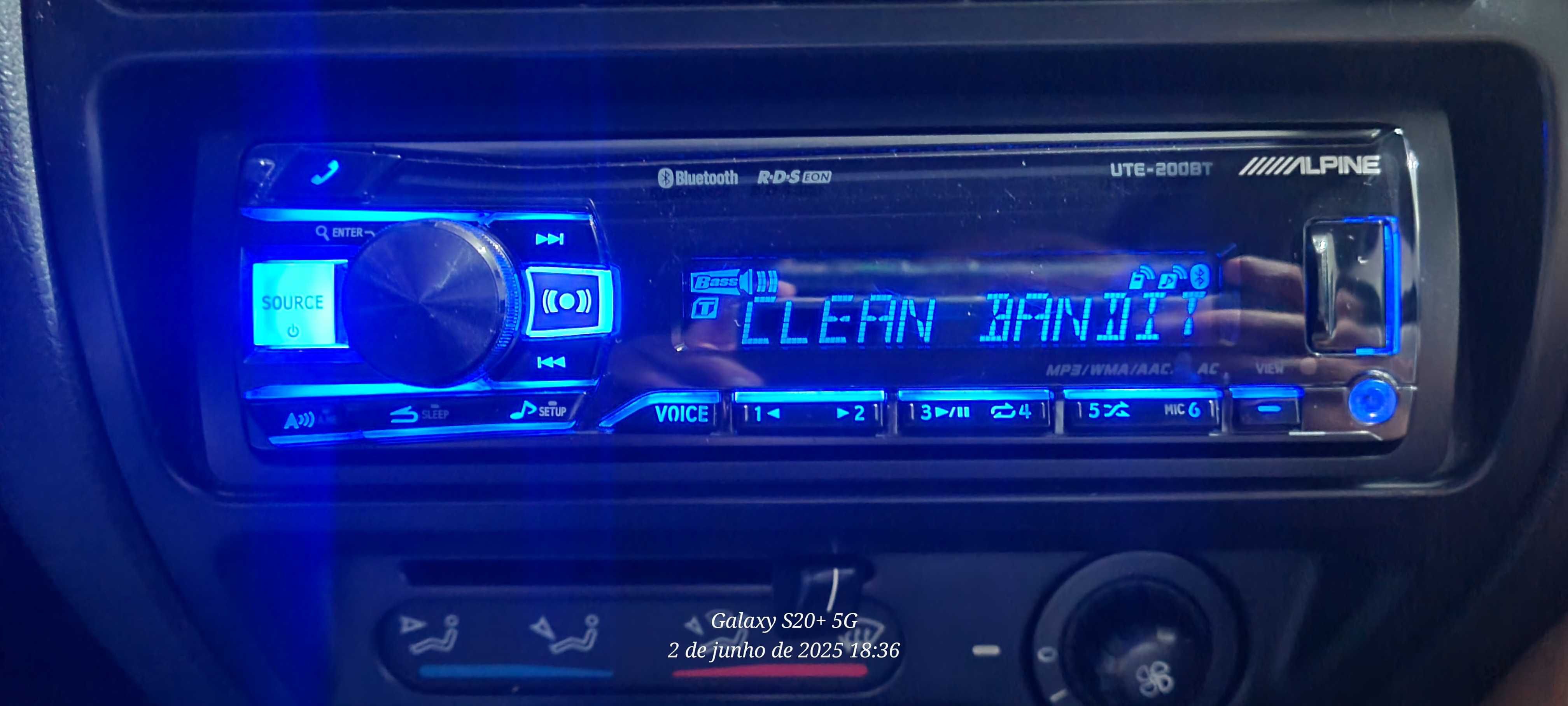 ALPINE UTE-200BT c/novo, tem conexão BLUETOOTH