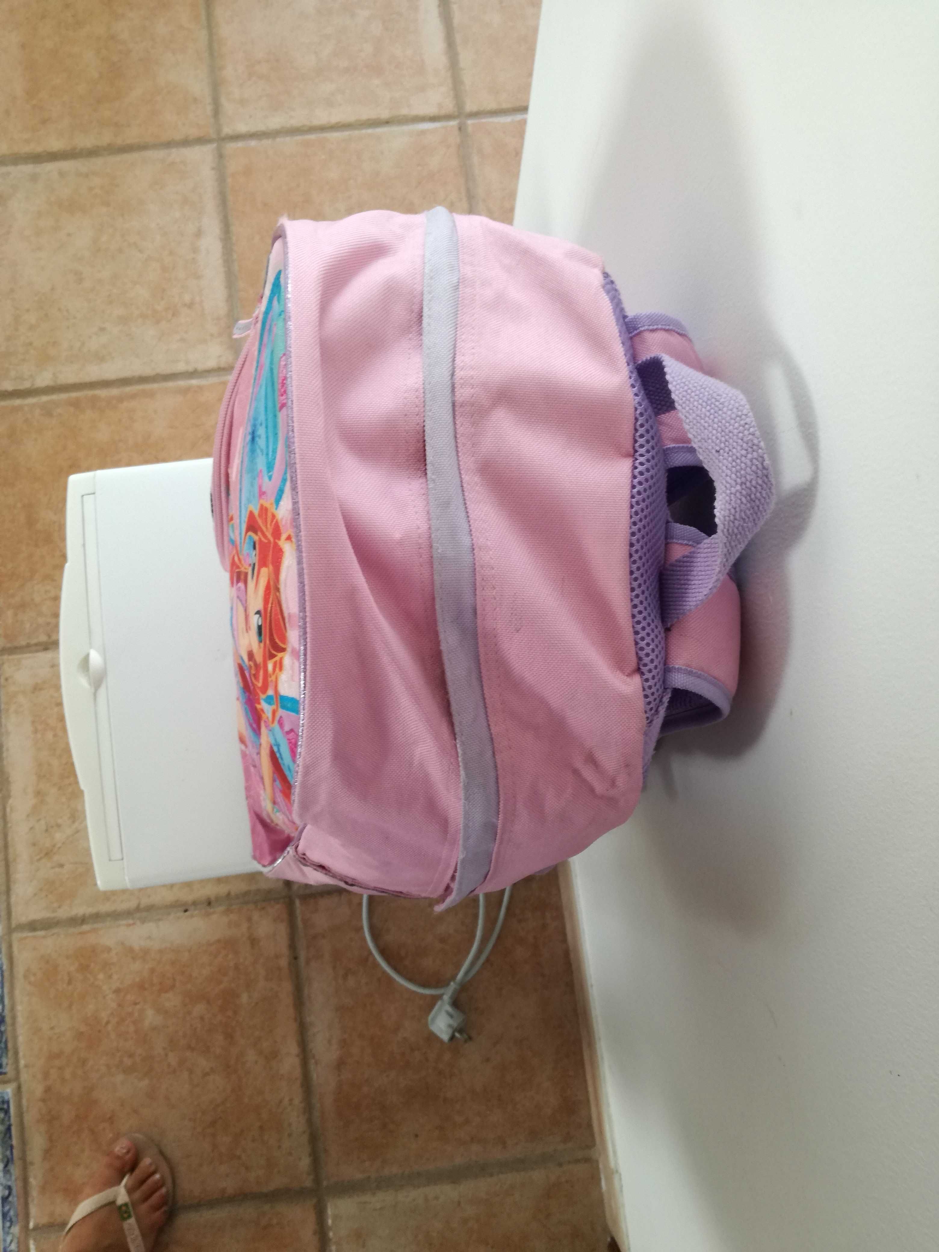 Mochila escolar da Winx impermeável