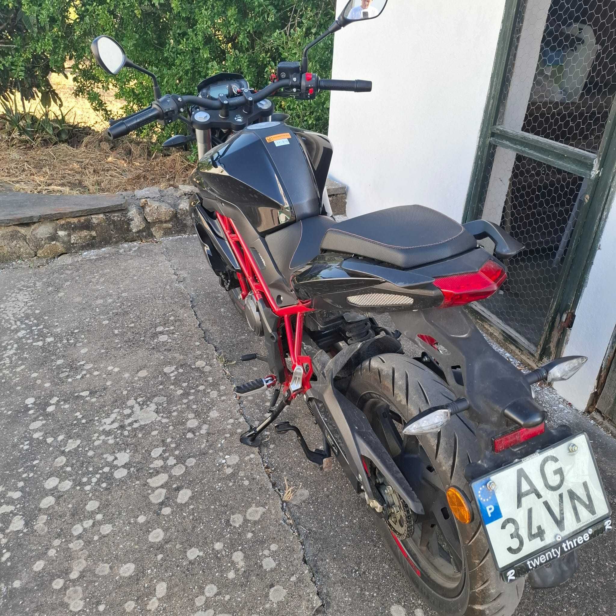 Moto Benelli BN125