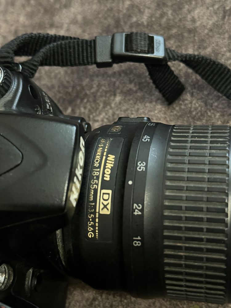 Nikon D90 з обʼєктивом 18-55мм