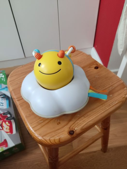 Brinquedo gatinhar, abelha Skip Hop