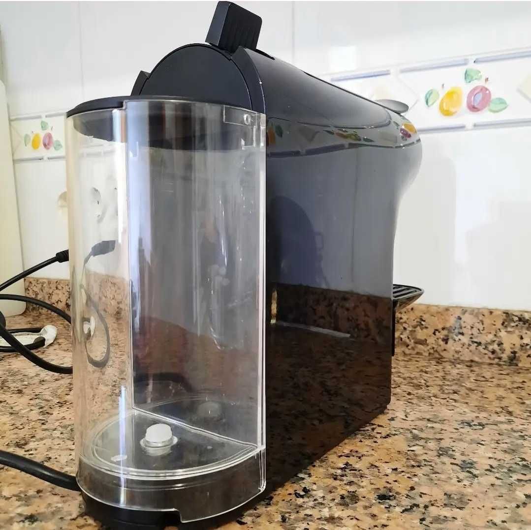 Máquina de café sem marca visível