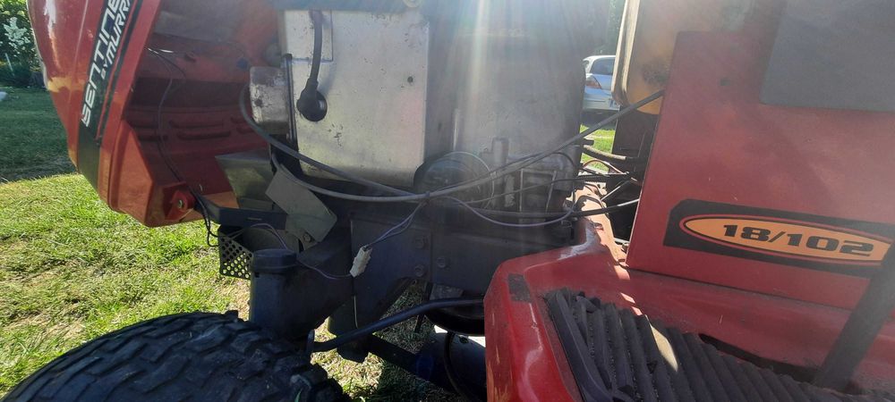 Traktorek-kosiarka Murray 18\102 z uszkodzoną skrzynią biegów