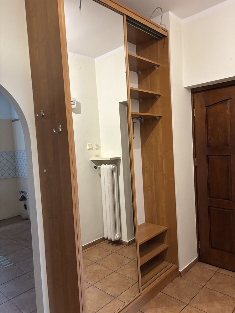 Szafa z przesuwnymi drzwiami