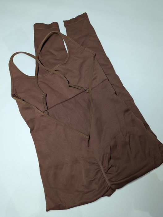 Комбінезон з відкритою спиною для тренування