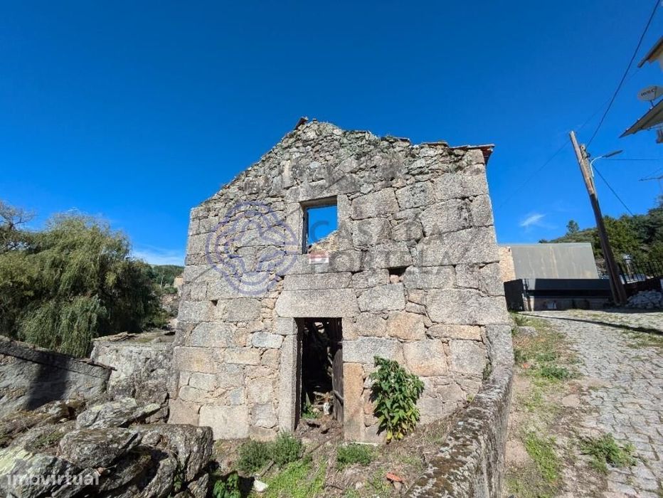 Ruína de pedra para recuperar