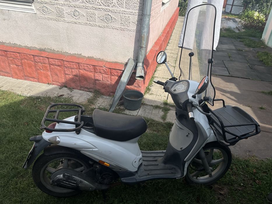 Скутер PIAGGIO білий