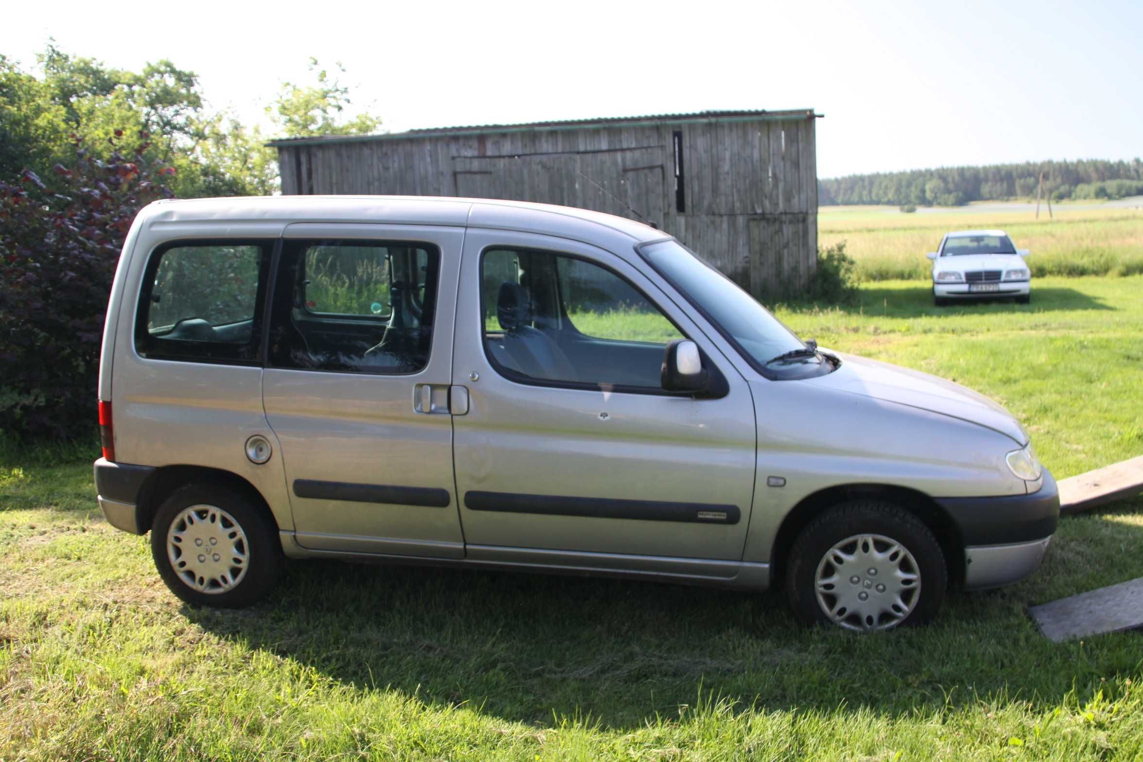 Berlingo Partner  2,0 HDI RHY Kolor EYCC Auto na Części