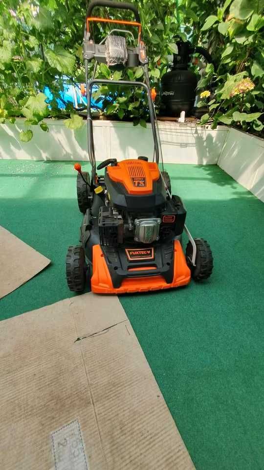 Kosiarka spalinowa marki FUXTEC