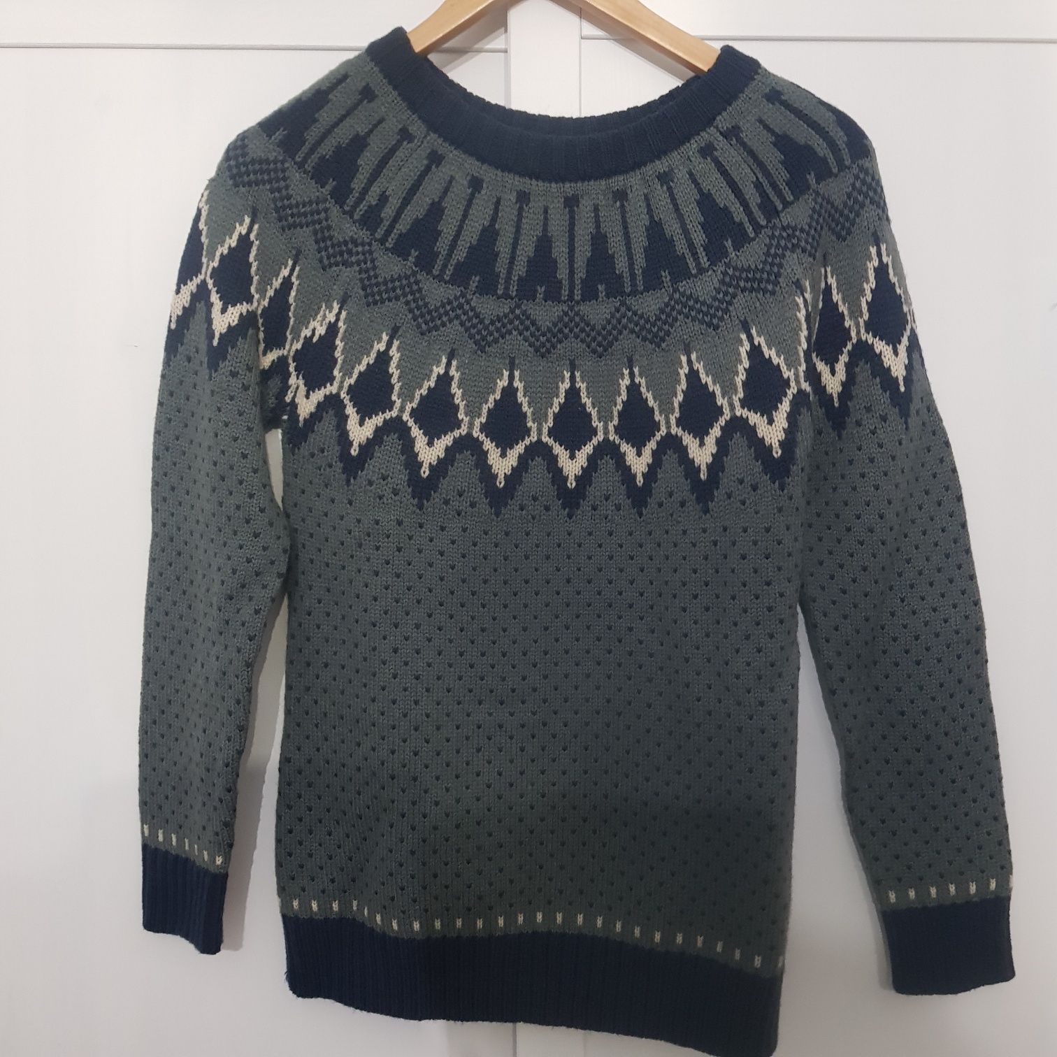 Sweter damski we wzory