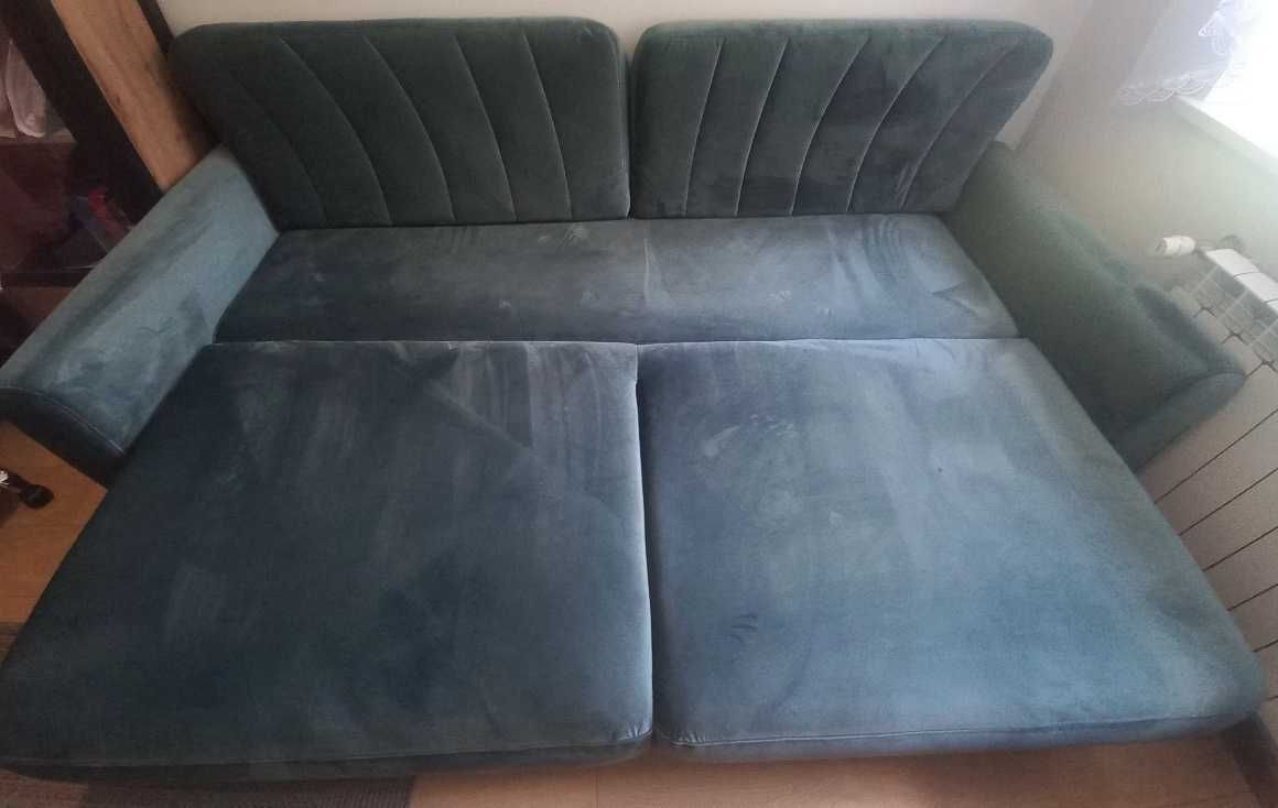 Sofa dwuodobowa.