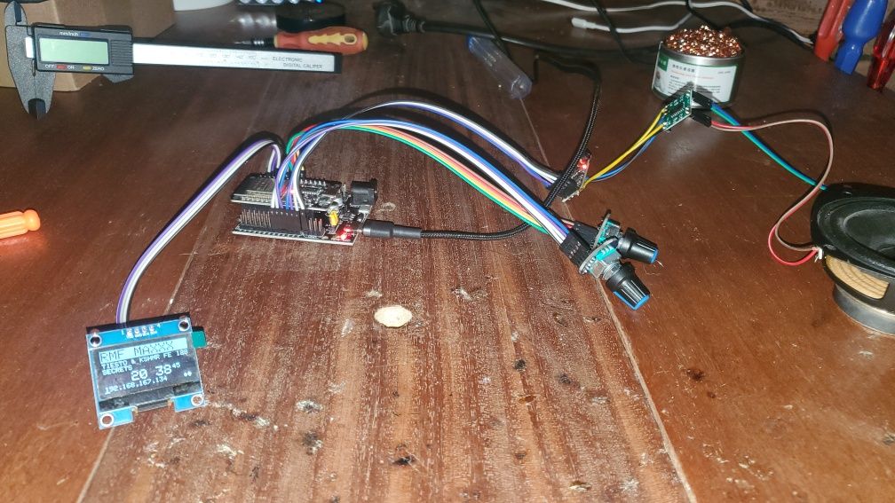 Internetowe Radio WI-FI DIY — ESP32 z DAC PCM5102A, ekran OLED 1,3″