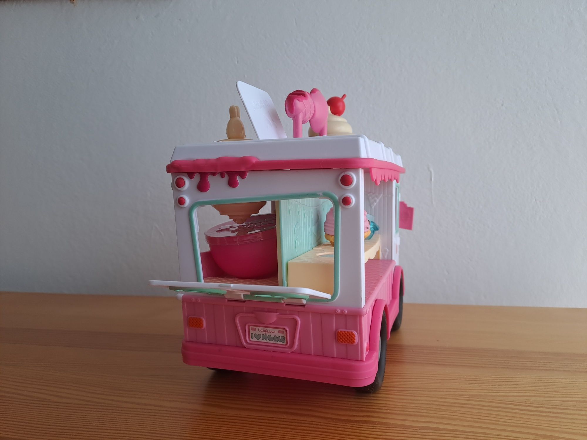 Samochodzik NUM NOMS