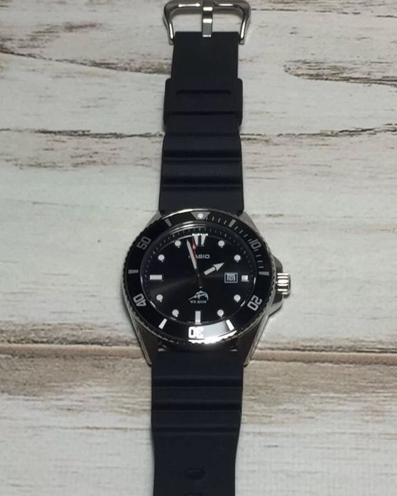 Продаю свои часы Casio Duro MDV-106.