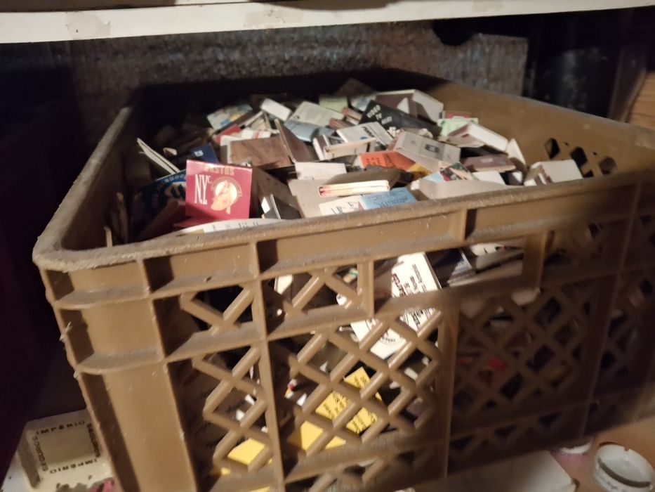 Caixas de fósforos, isqueiros, cinzeiros