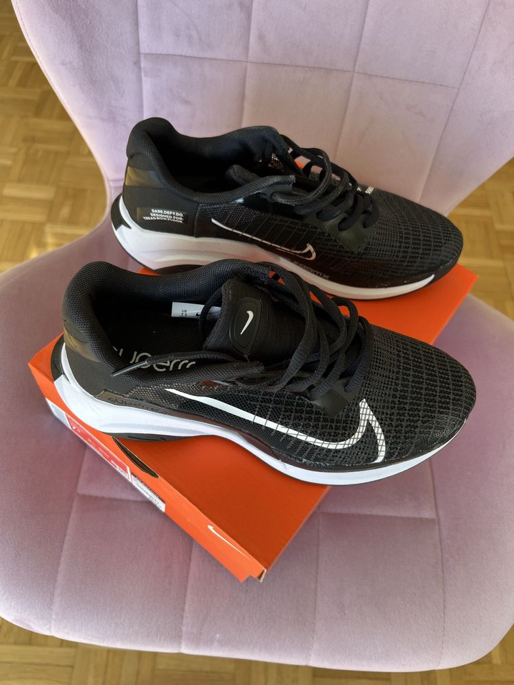 Женские кроссовки W NIKE ZOOMX