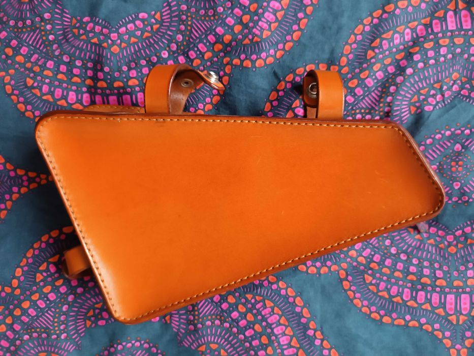 Damska skórzana torba rowerowa trójkąt rudy brąz