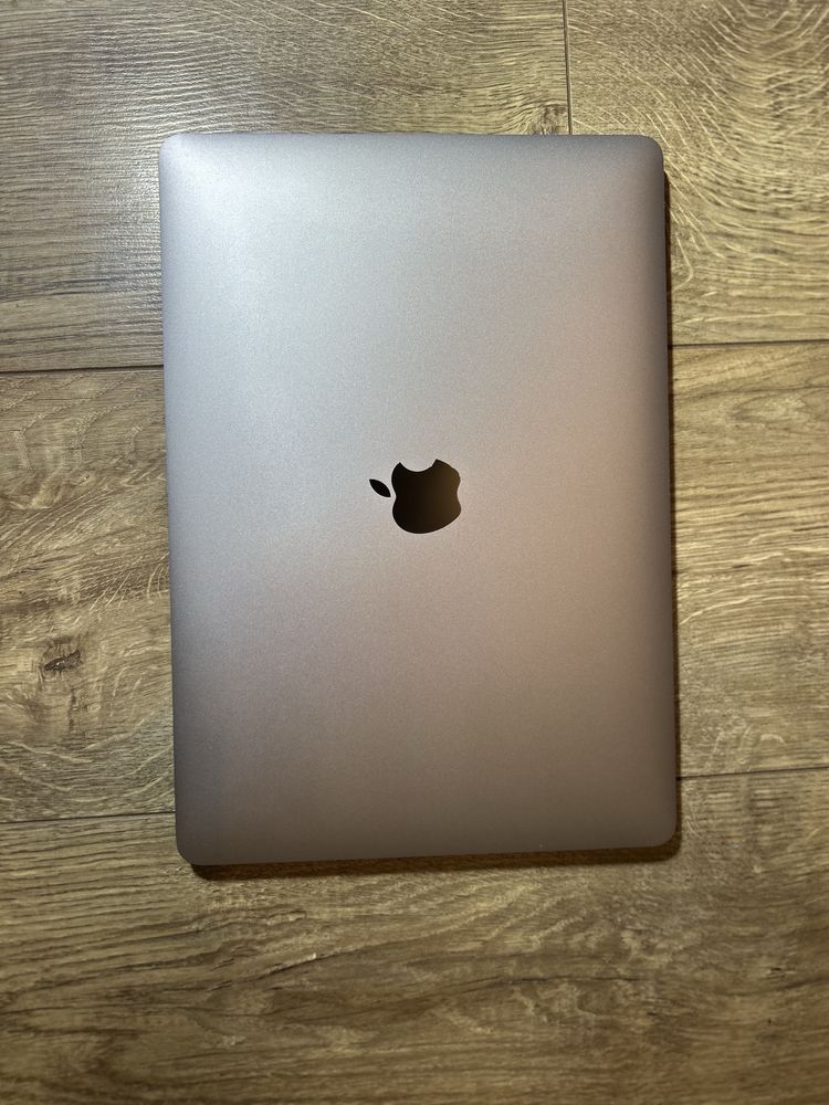MacBook Pro 2019 13' 256/16 touchbar