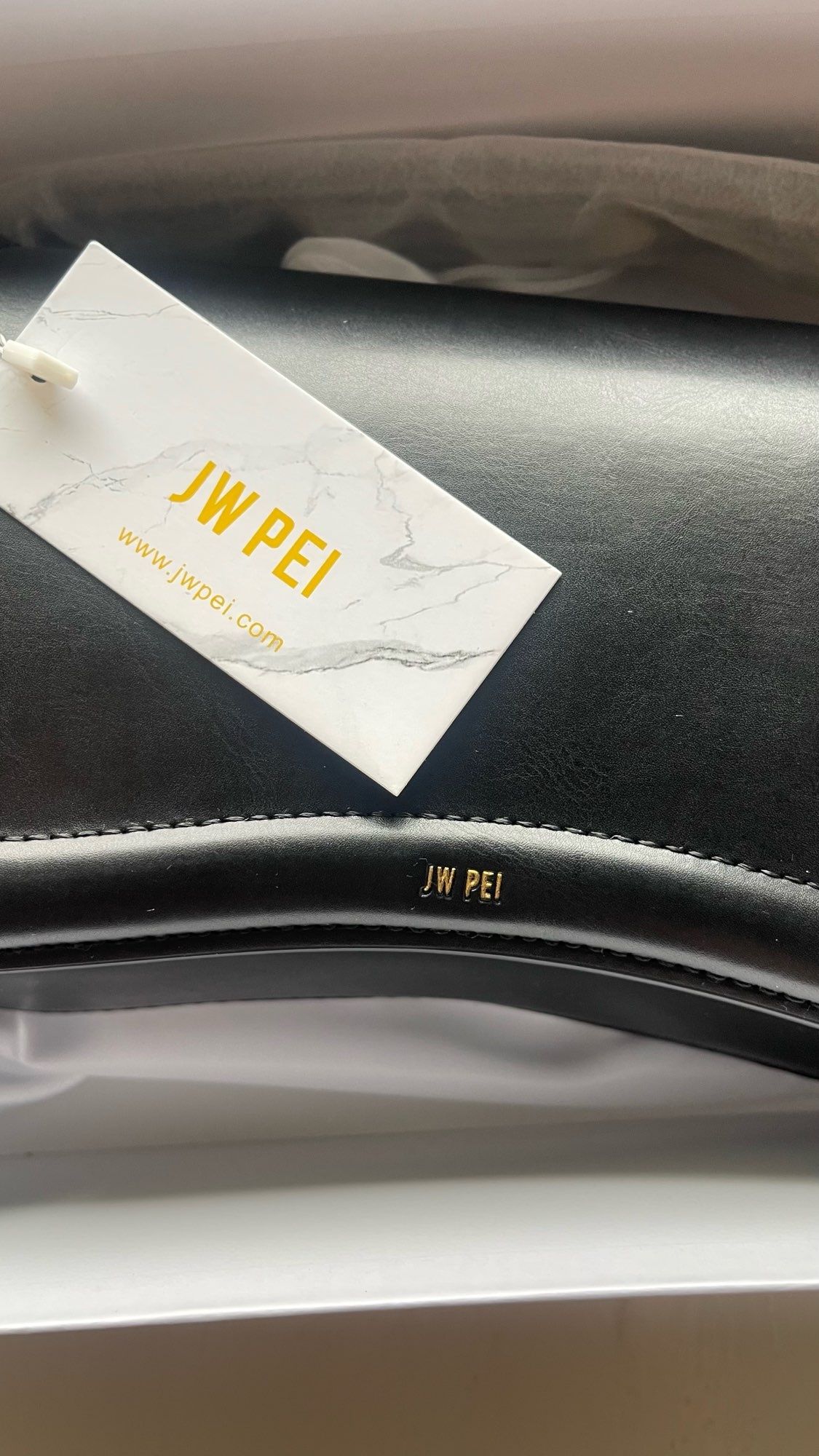 Трендовая сумка   JW PEI  оригинал в наличии все цвета

- Размер с