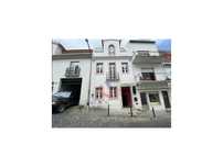 Prédio no centro da cidade de Leiria, em plena zona histórica, lice...