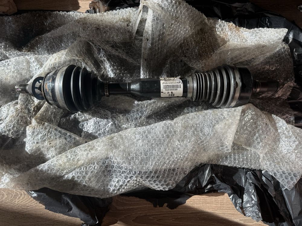 Полуось Jeep Cherokee AWD P68289652AA