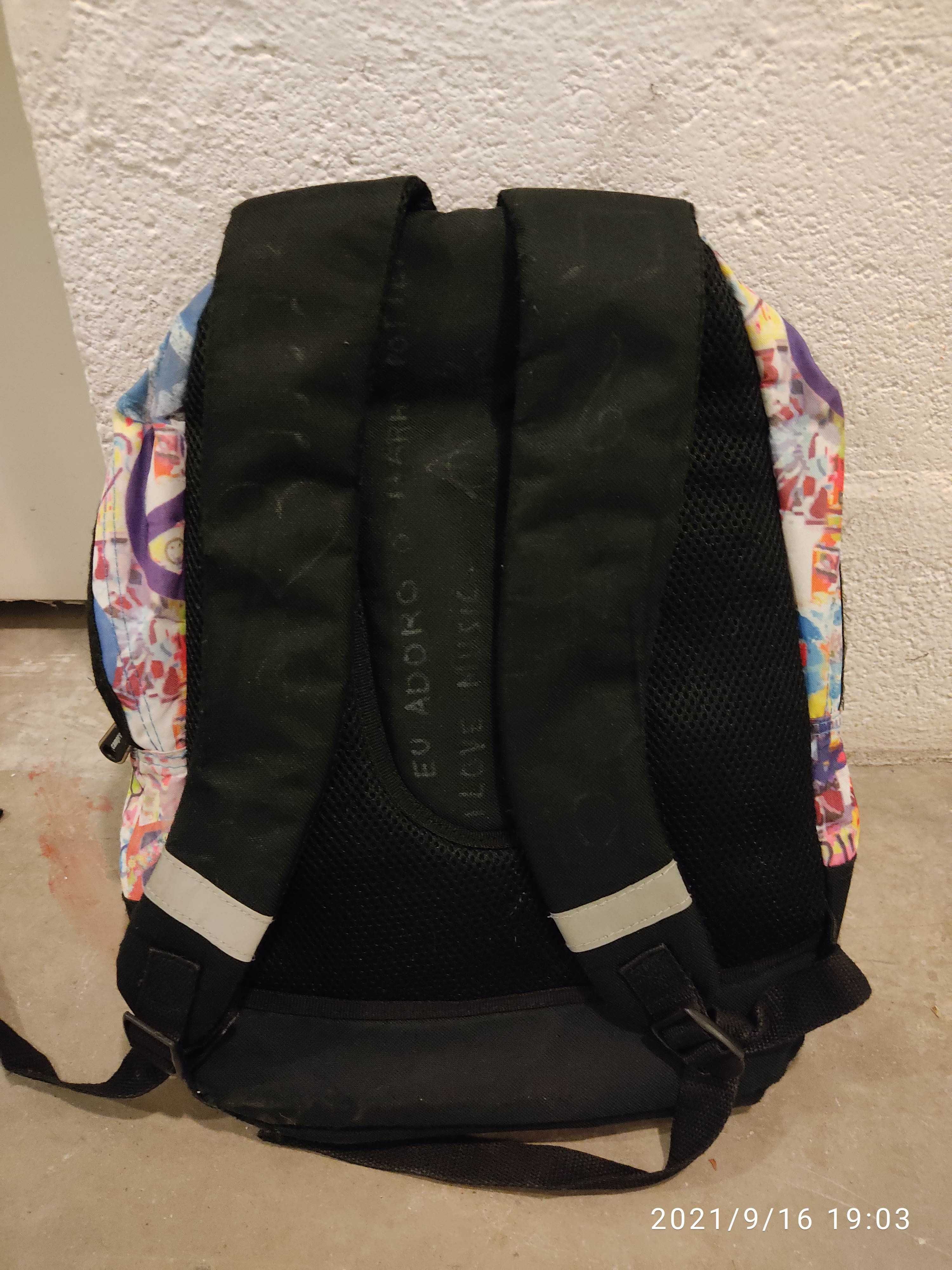 Mochila escolar marca Totto