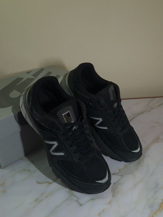 Оригінальні кросівки New Balance 990v5
990v5