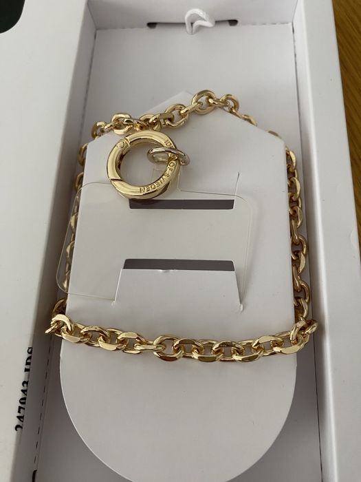 Ideal of Sweden komplet etui iPhone 13 Warm Beige Croco + łańcuszek