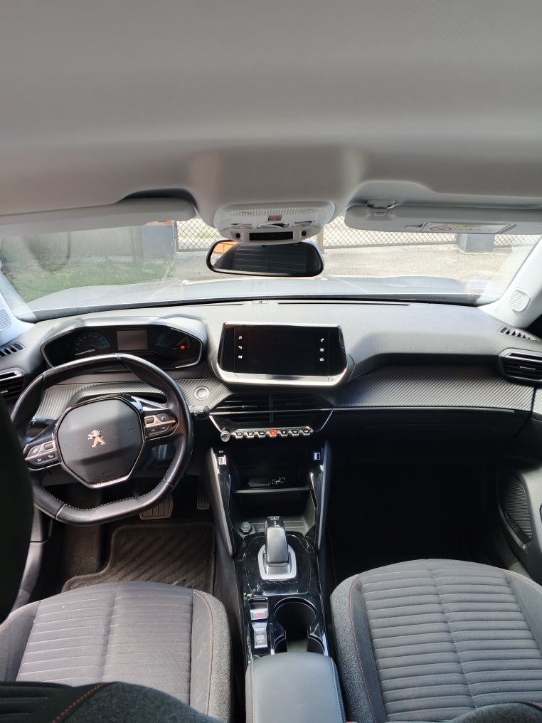 Peugeot e 2008         .