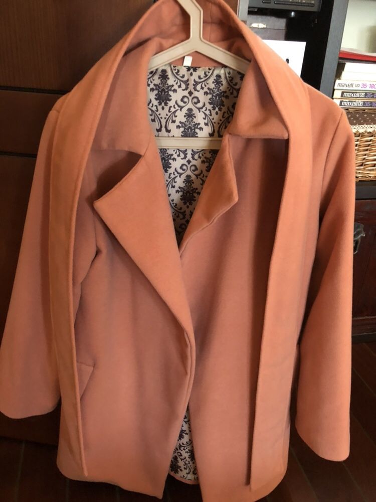 Продам женское пальто демисезонное