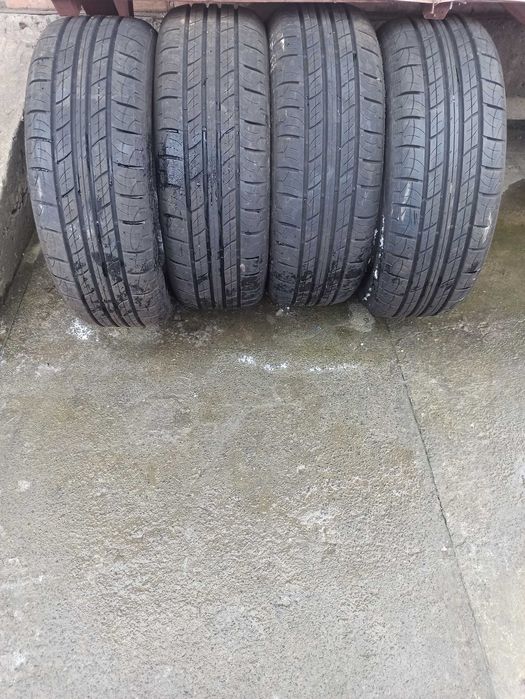 Продам шини 215/60 R16