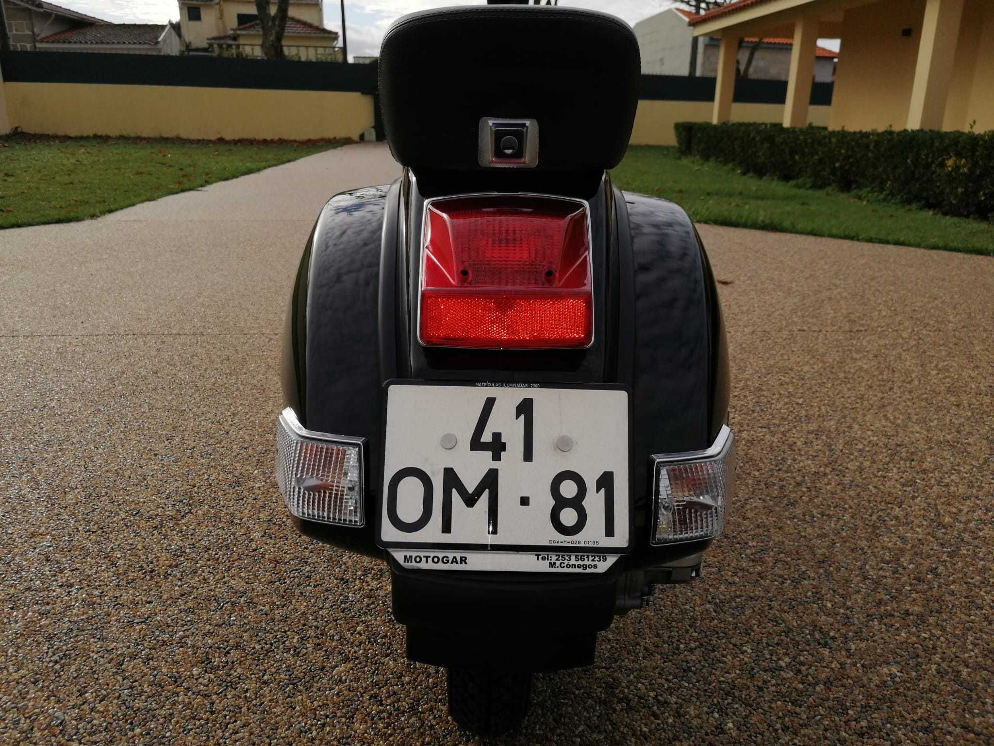 Vespa PX 125 preta