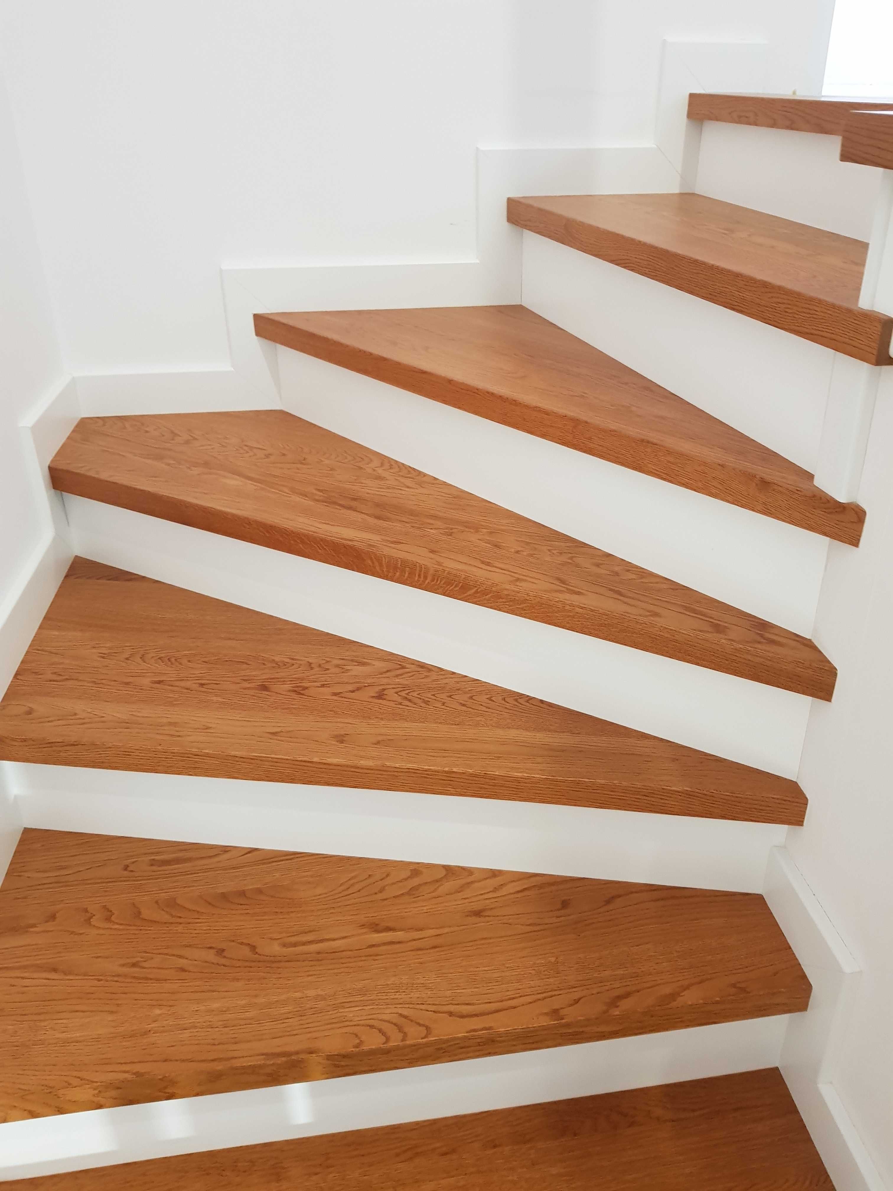 Schody drewniane , balustrady , trepy dębowe , usługi stolarskie