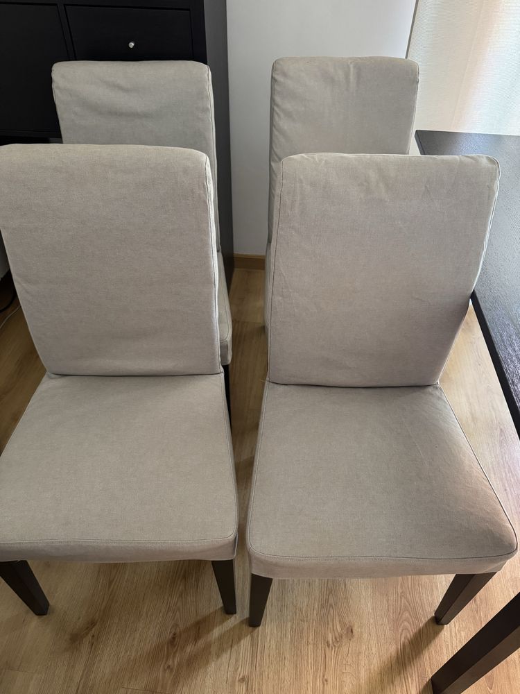 Mesa extensível com 4 cadeiras