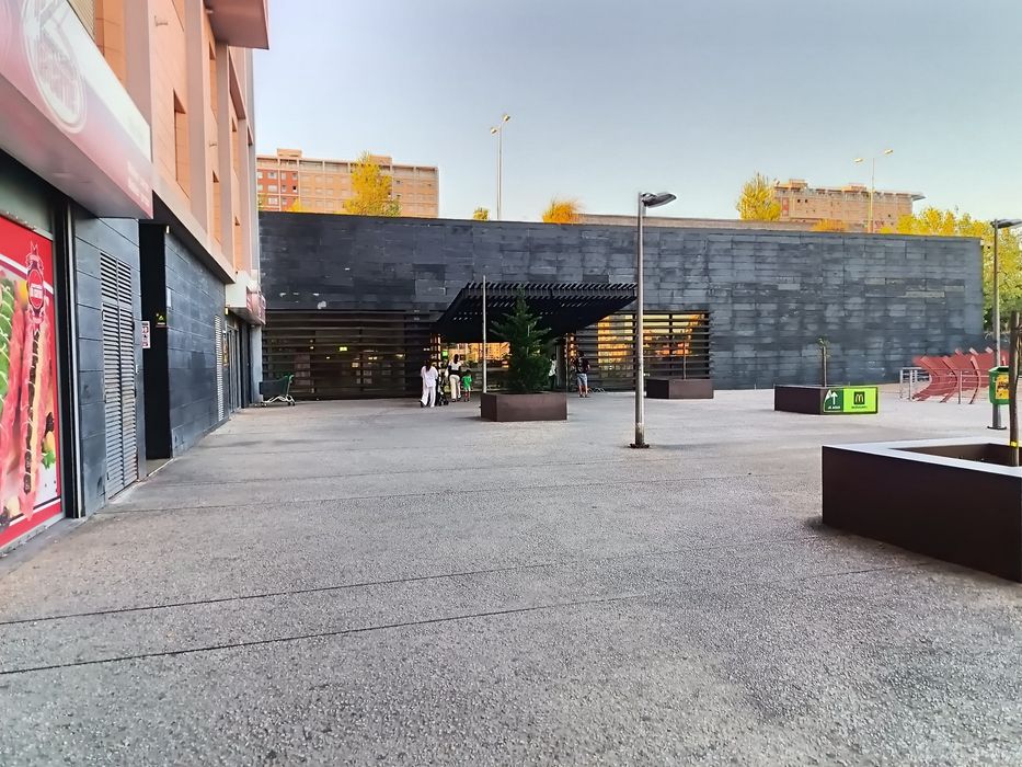 Apartamento T2 em excelente estado. Com varanda e parqueamento
